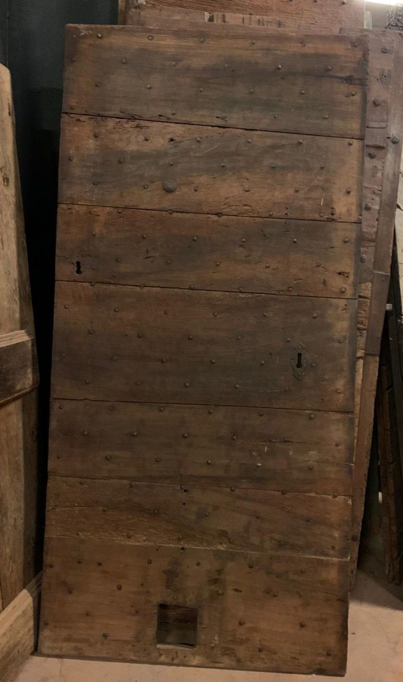 ptcr441 - Porte rustique en noyer, provenance Piémont, XIXe siècle, dos brut.